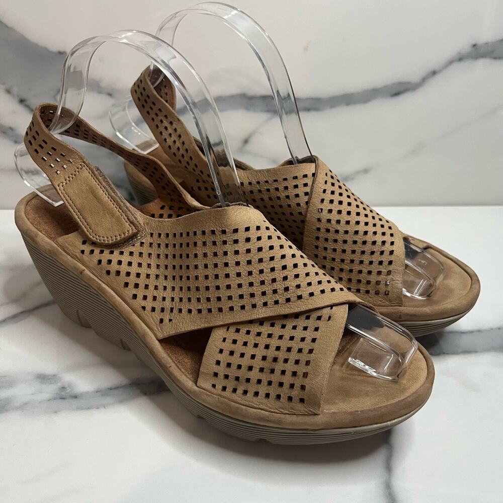 Clarks Womens Neutral Nubuck Hook & Loop Wedge Clarene Sandals Sz 8 Boho Comfort
